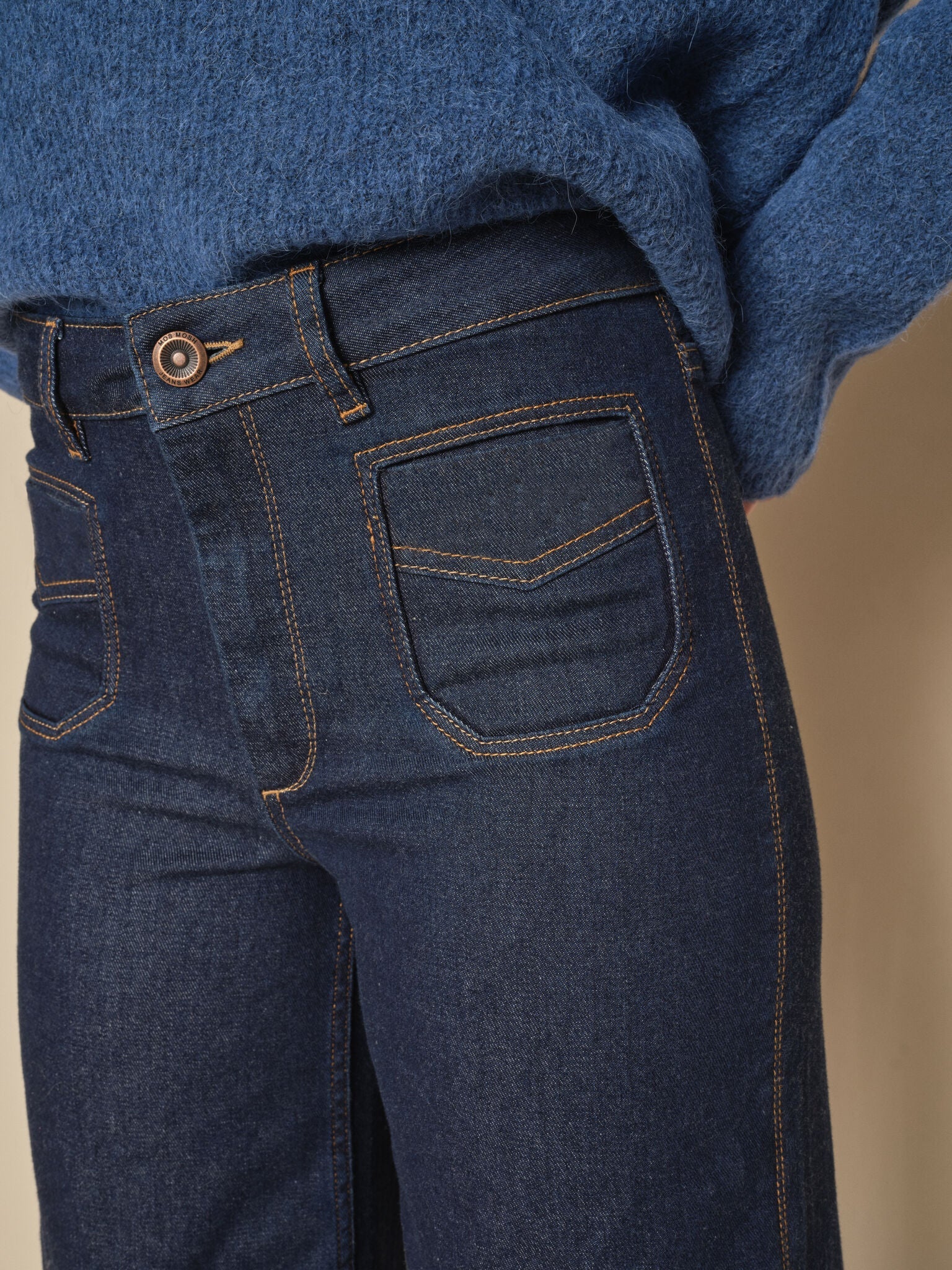 Modelshot / Dark Blue / Detail